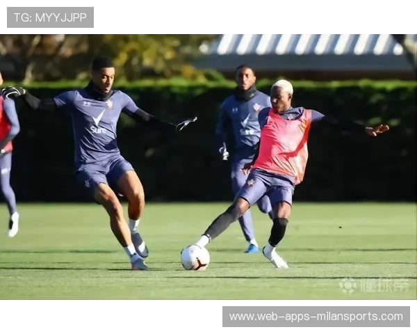 南安普顿训练课中亚当斯表现抢眼